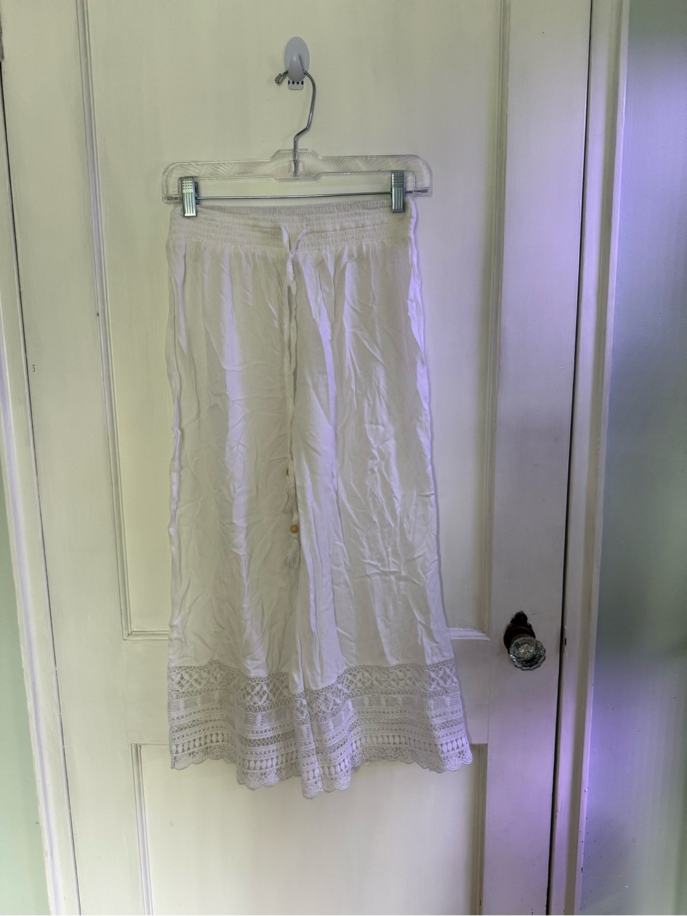 Japna White Crochet-Hem Wide-Leg Capris